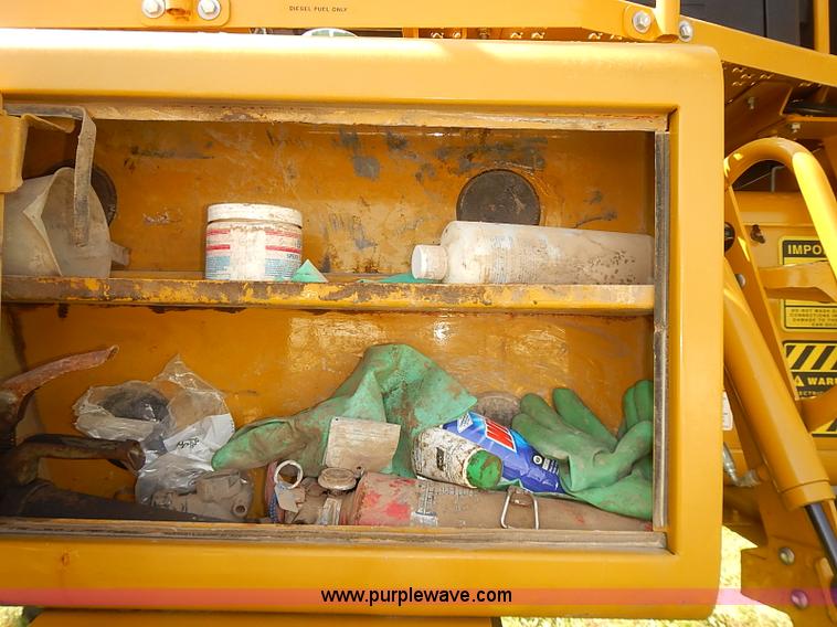 image for item J3063 2007 Ag-Chem RoGator 1074 self-propelled sprayer