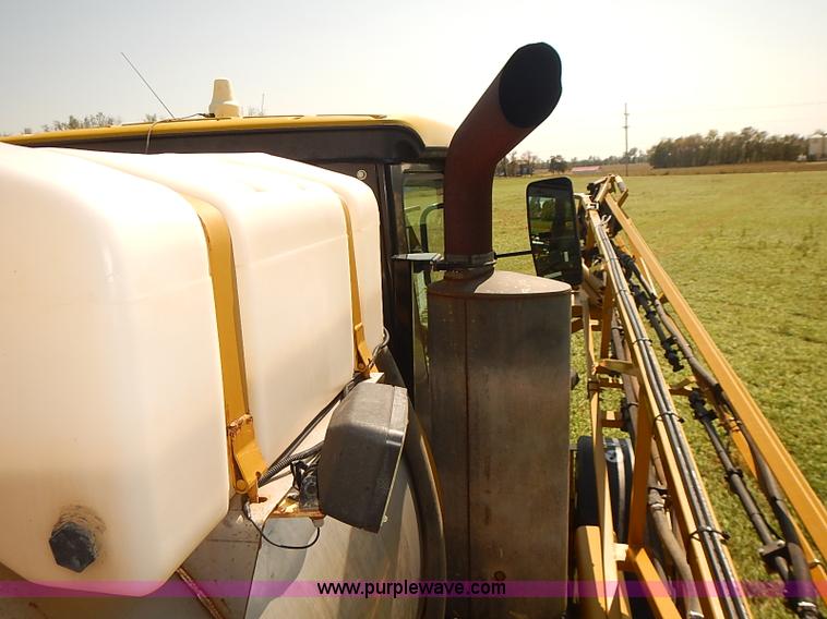 image for item J3063 2007 Ag-Chem RoGator 1074 self-propelled sprayer