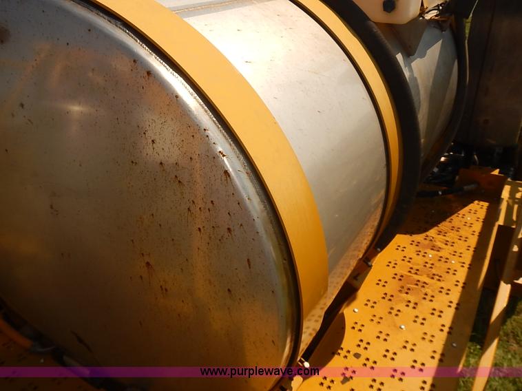 image for item J3063 2007 Ag-Chem RoGator 1074 self-propelled sprayer