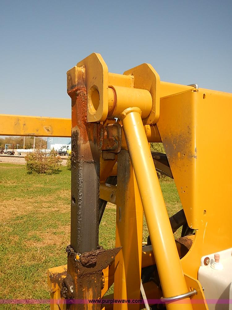 image for item J3063 2007 Ag-Chem RoGator 1074 self-propelled sprayer