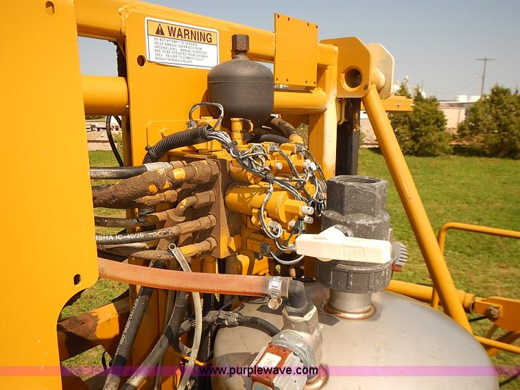 image for item J3063 2007 Ag-Chem RoGator 1074 self-propelled sprayer