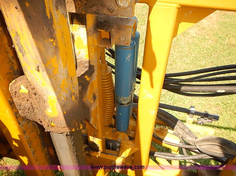 image for item J3063 2007 Ag-Chem RoGator 1074 self-propelled sprayer