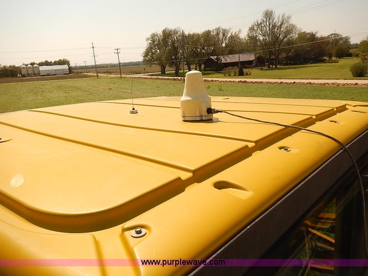 image for item J3063 2007 Ag-Chem RoGator 1074 self-propelled sprayer