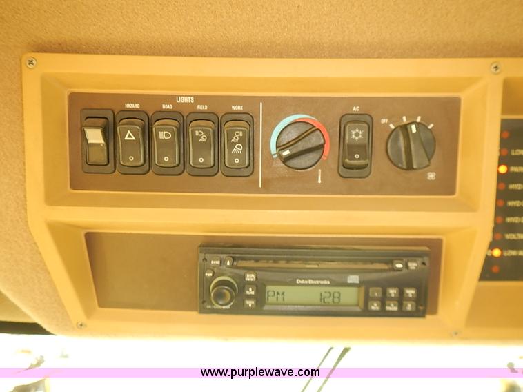 image for item J3063 2007 Ag-Chem RoGator 1074 self-propelled sprayer