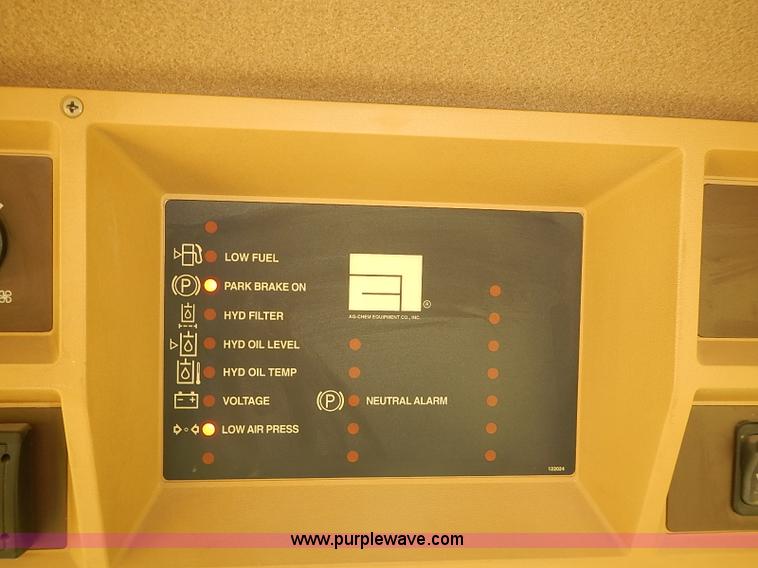 image for item J3063 2007 Ag-Chem RoGator 1074 self-propelled sprayer