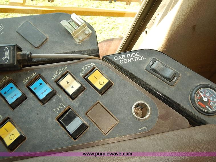 image for item J3063 2007 Ag-Chem RoGator 1074 self-propelled sprayer