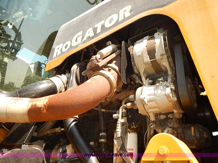 image for item J3063 2007 Ag-Chem RoGator 1074 self-propelled sprayer