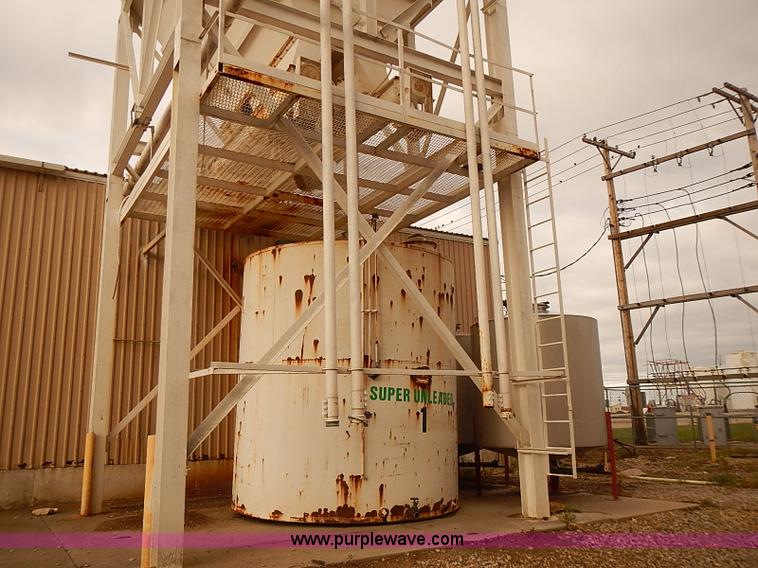 image for item J3068 Overhead grain bin