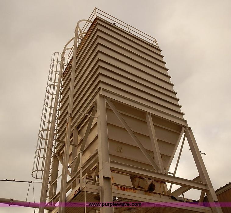 Overhead grain bin in Beloit, KS Item J3068 sold Purple Wave