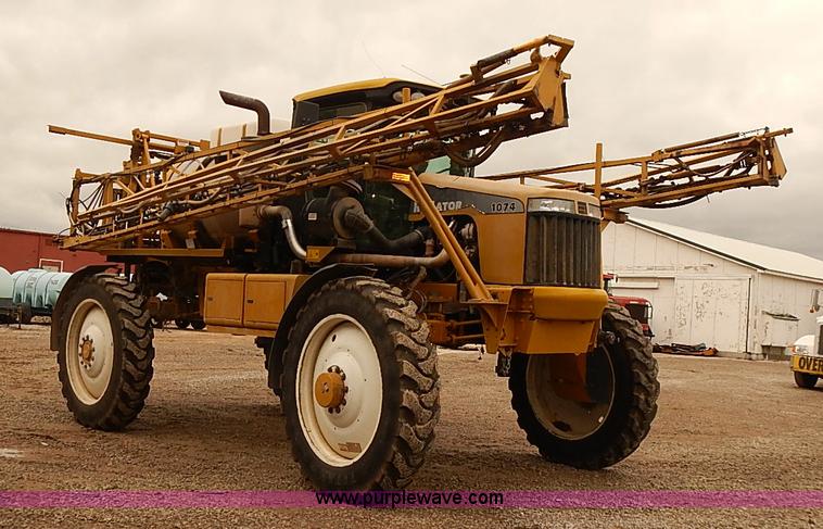 image for item J3077 2007 Ag-Chem RoGator 1074 self-propelled sprayer