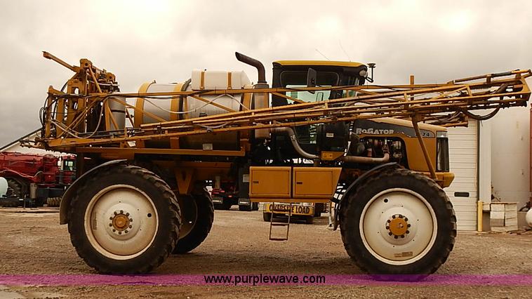 image for item J3077 2007 Ag-Chem RoGator 1074 self-propelled sprayer