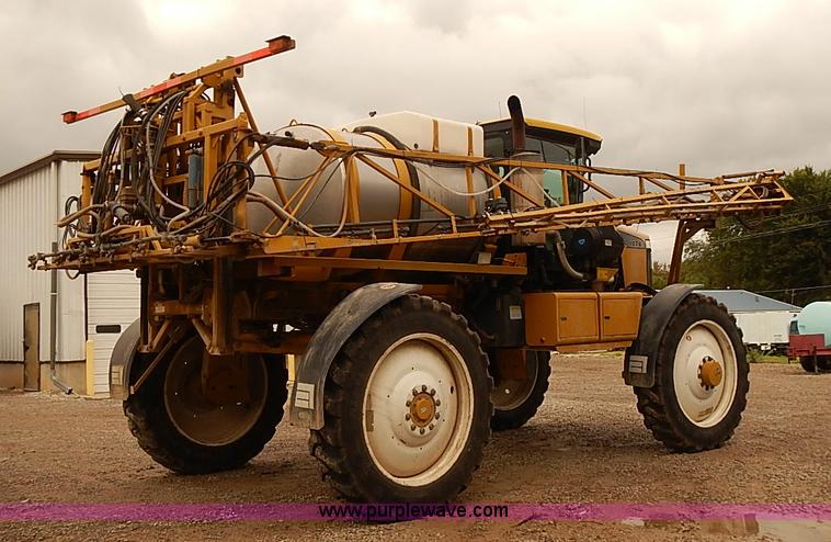 image for item J3077 2007 Ag-Chem RoGator 1074 self-propelled sprayer
