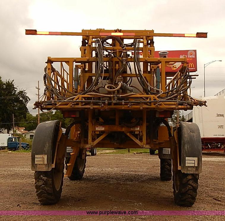 image for item J3077 2007 Ag-Chem RoGator 1074 self-propelled sprayer