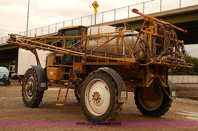 image for item J3077 2007 Ag-Chem RoGator 1074 self-propelled sprayer