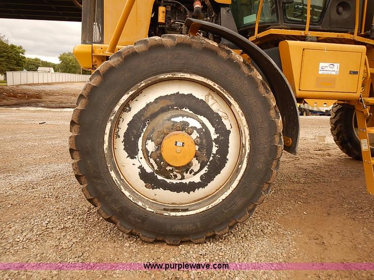 image for item J3077 2007 Ag-Chem RoGator 1074 self-propelled sprayer