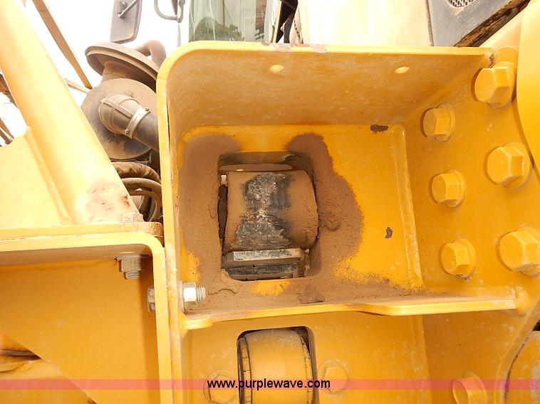 image for item J3077 2007 Ag-Chem RoGator 1074 self-propelled sprayer