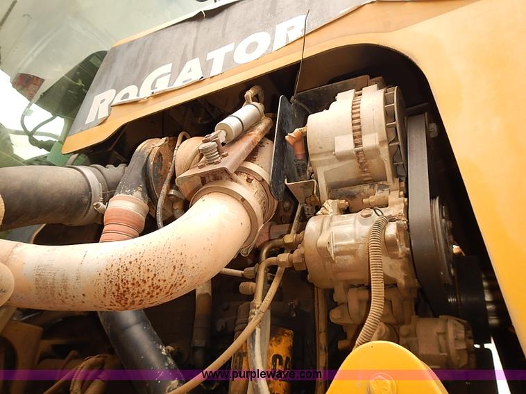 image for item J3077 2007 Ag-Chem RoGator 1074 self-propelled sprayer