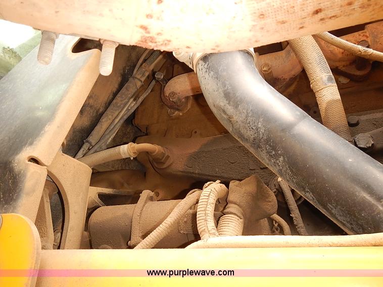 image for item J3077 2007 Ag-Chem RoGator 1074 self-propelled sprayer