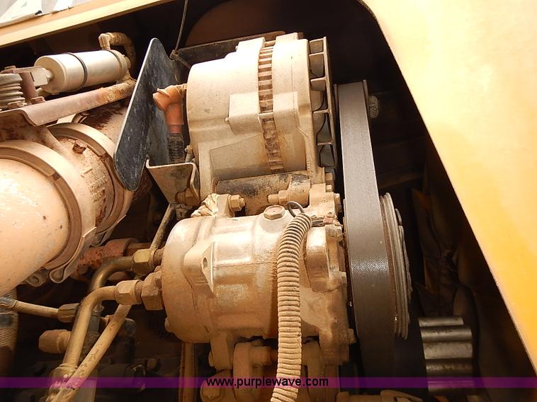 image for item J3077 2007 Ag-Chem RoGator 1074 self-propelled sprayer