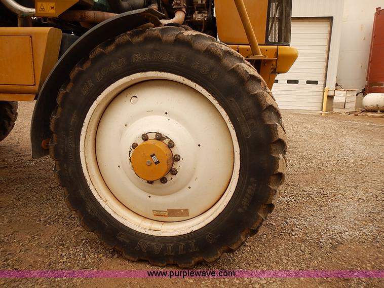 image for item J3077 2007 Ag-Chem RoGator 1074 self-propelled sprayer