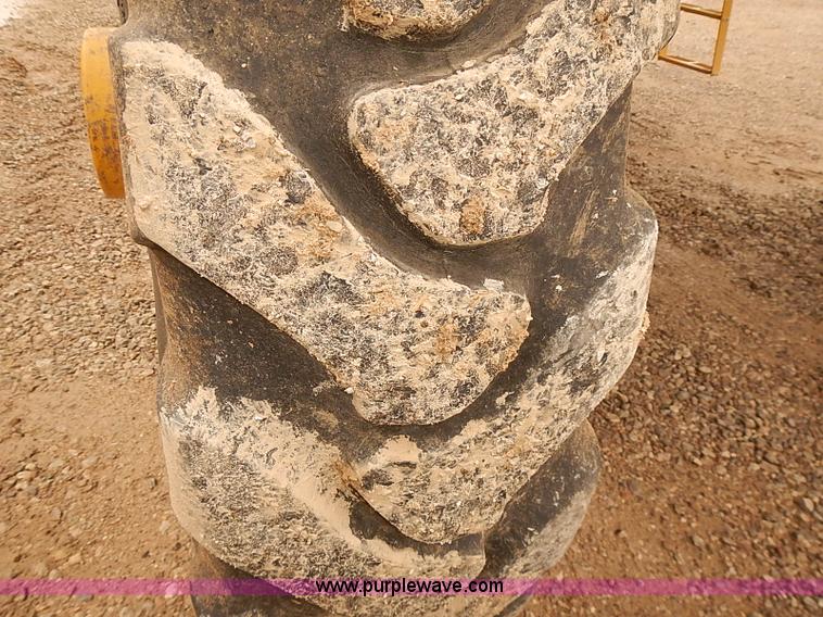 image for item J3077 2007 Ag-Chem RoGator 1074 self-propelled sprayer