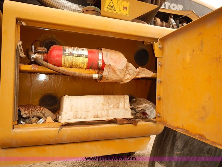 image for item J3077 2007 Ag-Chem RoGator 1074 self-propelled sprayer