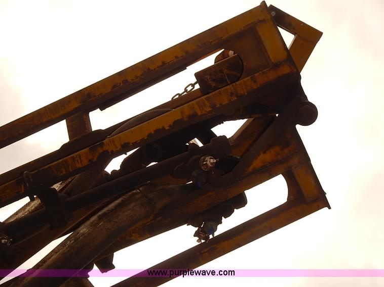 image for item J3077 2007 Ag-Chem RoGator 1074 self-propelled sprayer