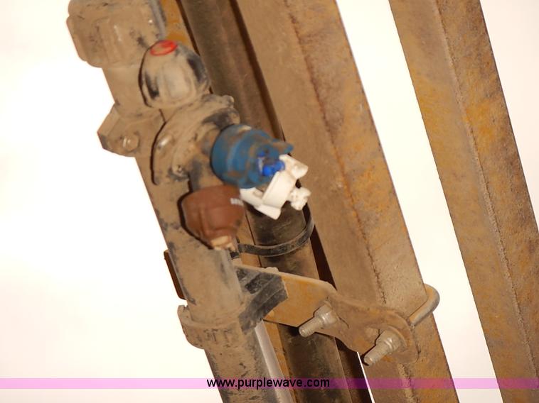 image for item J3077 2007 Ag-Chem RoGator 1074 self-propelled sprayer