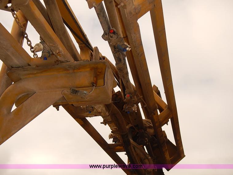 image for item J3077 2007 Ag-Chem RoGator 1074 self-propelled sprayer