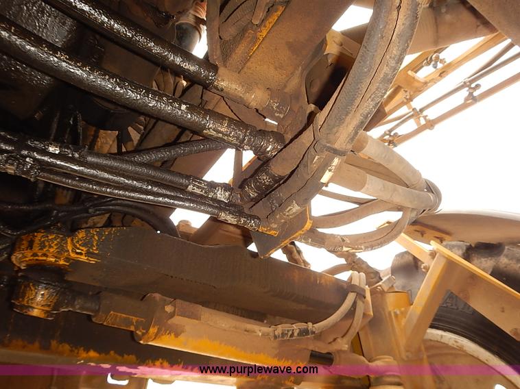 image for item J3077 2007 Ag-Chem RoGator 1074 self-propelled sprayer