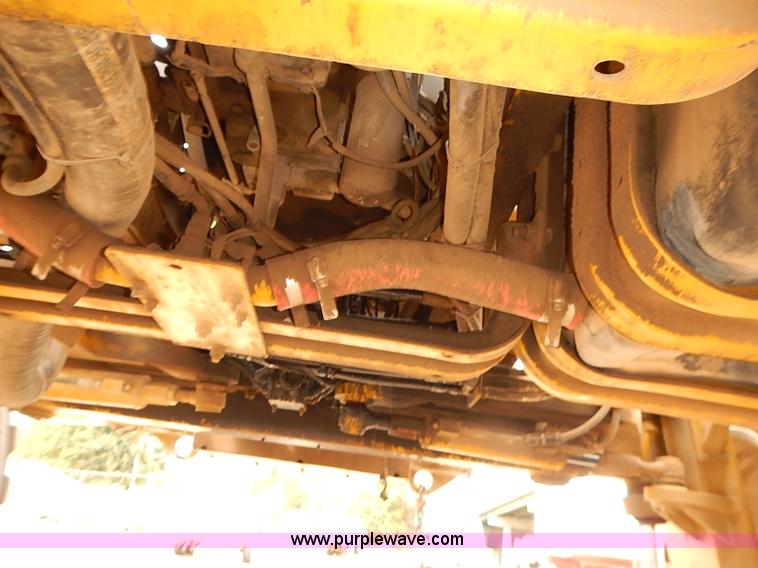 image for item J3077 2007 Ag-Chem RoGator 1074 self-propelled sprayer