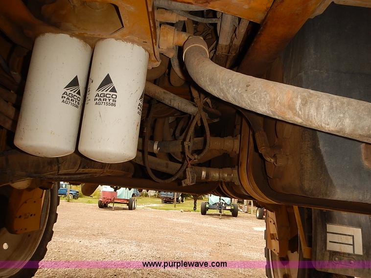 image for item J3077 2007 Ag-Chem RoGator 1074 self-propelled sprayer