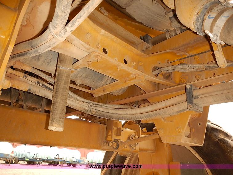 image for item J3077 2007 Ag-Chem RoGator 1074 self-propelled sprayer