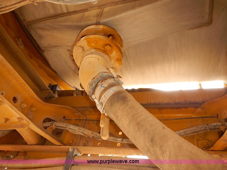 image for item J3077 2007 Ag-Chem RoGator 1074 self-propelled sprayer