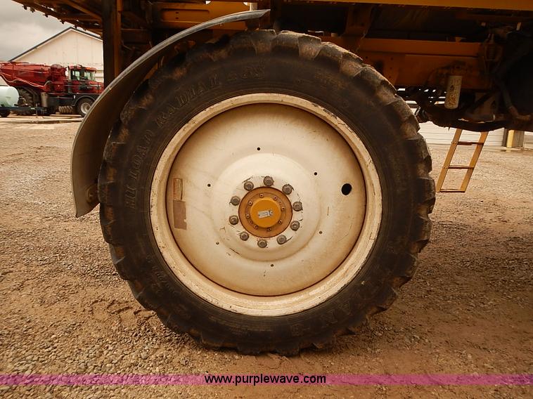 image for item J3077 2007 Ag-Chem RoGator 1074 self-propelled sprayer