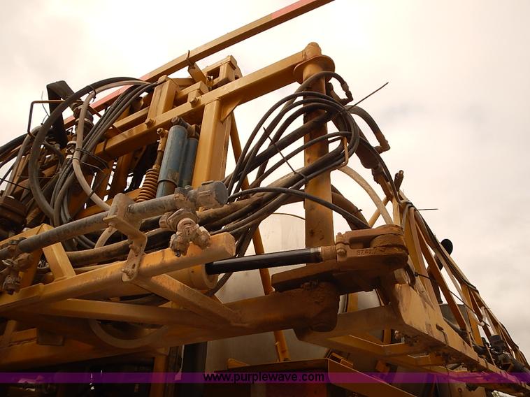 image for item J3077 2007 Ag-Chem RoGator 1074 self-propelled sprayer