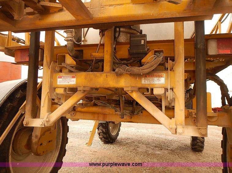 image for item J3077 2007 Ag-Chem RoGator 1074 self-propelled sprayer