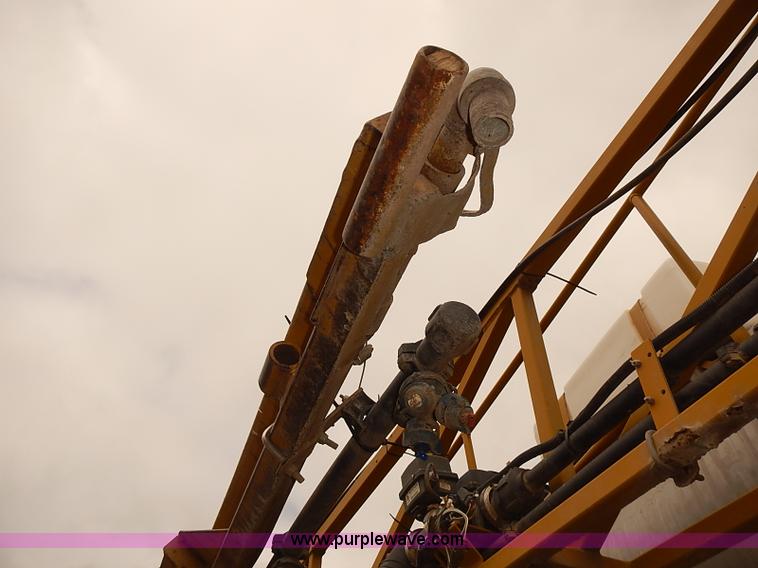 image for item J3077 2007 Ag-Chem RoGator 1074 self-propelled sprayer