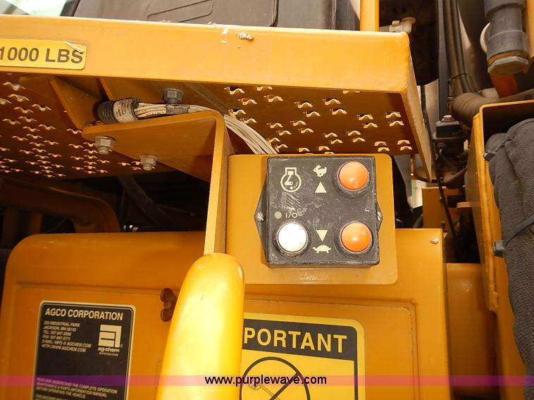 image for item J3077 2007 Ag-Chem RoGator 1074 self-propelled sprayer