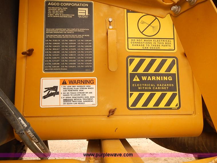 image for item J3077 2007 Ag-Chem RoGator 1074 self-propelled sprayer