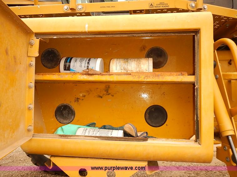 image for item J3077 2007 Ag-Chem RoGator 1074 self-propelled sprayer