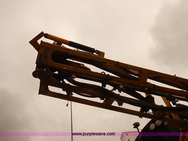 image for item J3077 2007 Ag-Chem RoGator 1074 self-propelled sprayer