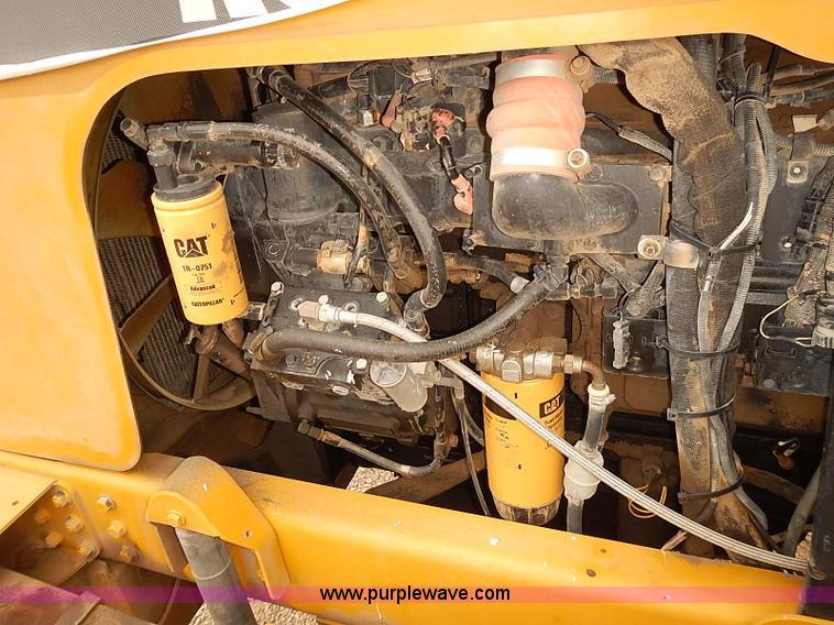 image for item J3077 2007 Ag-Chem RoGator 1074 self-propelled sprayer