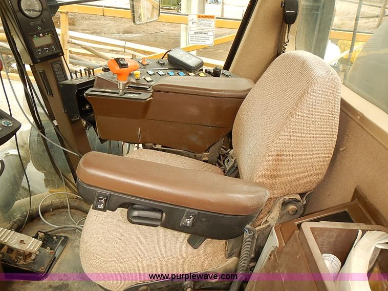 image for item J3077 2007 Ag-Chem RoGator 1074 self-propelled sprayer