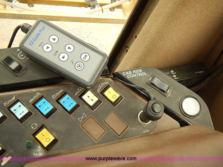 image for item J3077 2007 Ag-Chem RoGator 1074 self-propelled sprayer