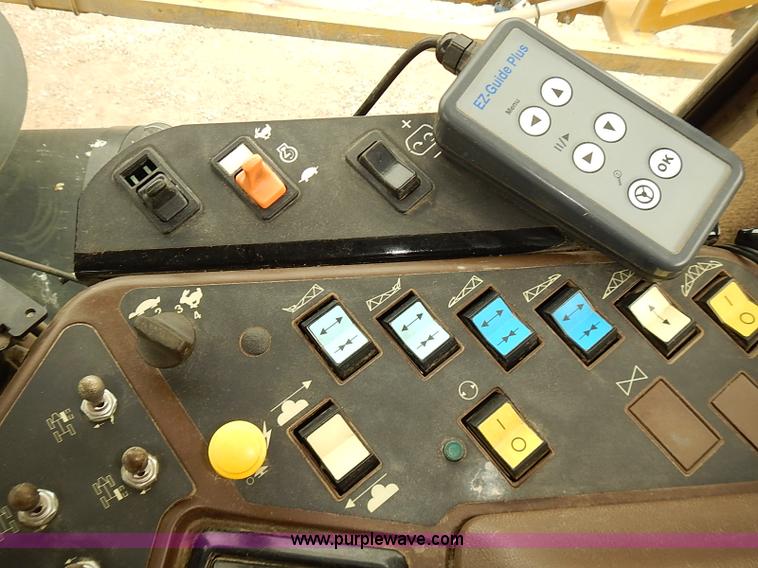 image for item J3077 2007 Ag-Chem RoGator 1074 self-propelled sprayer