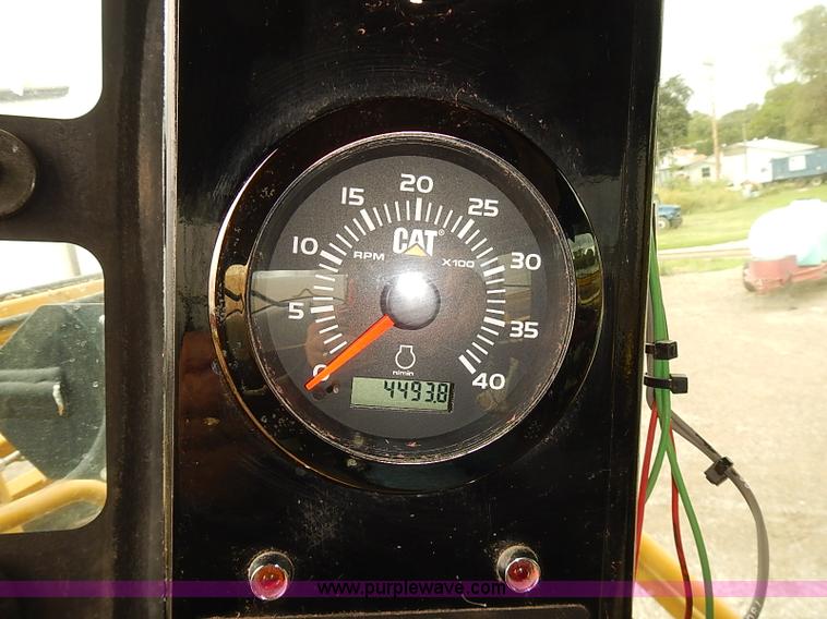 image for item J3077 2007 Ag-Chem RoGator 1074 self-propelled sprayer