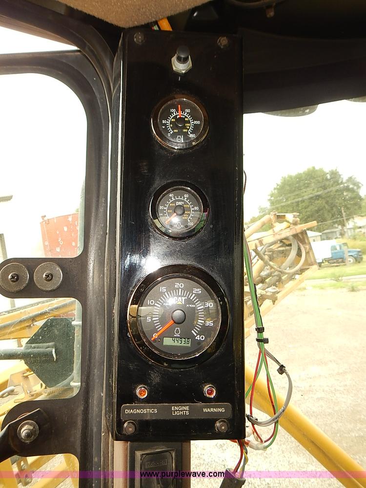 image for item J3077 2007 Ag-Chem RoGator 1074 self-propelled sprayer