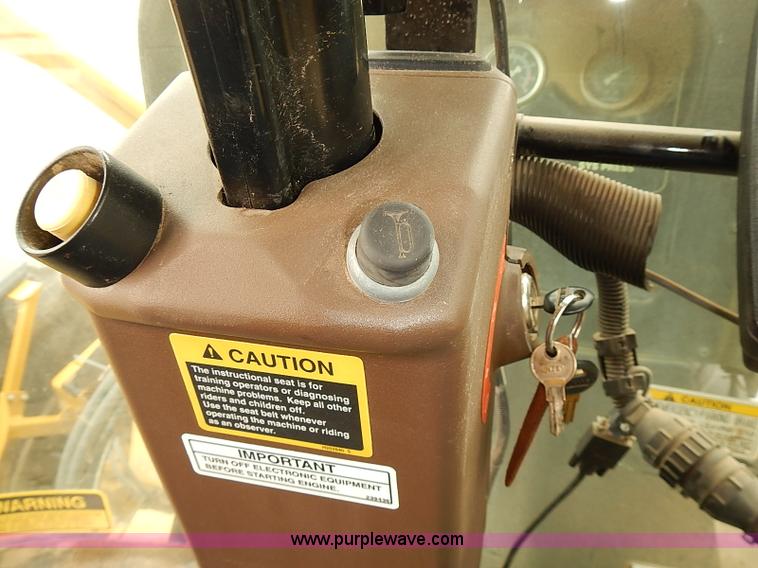 image for item J3077 2007 Ag-Chem RoGator 1074 self-propelled sprayer