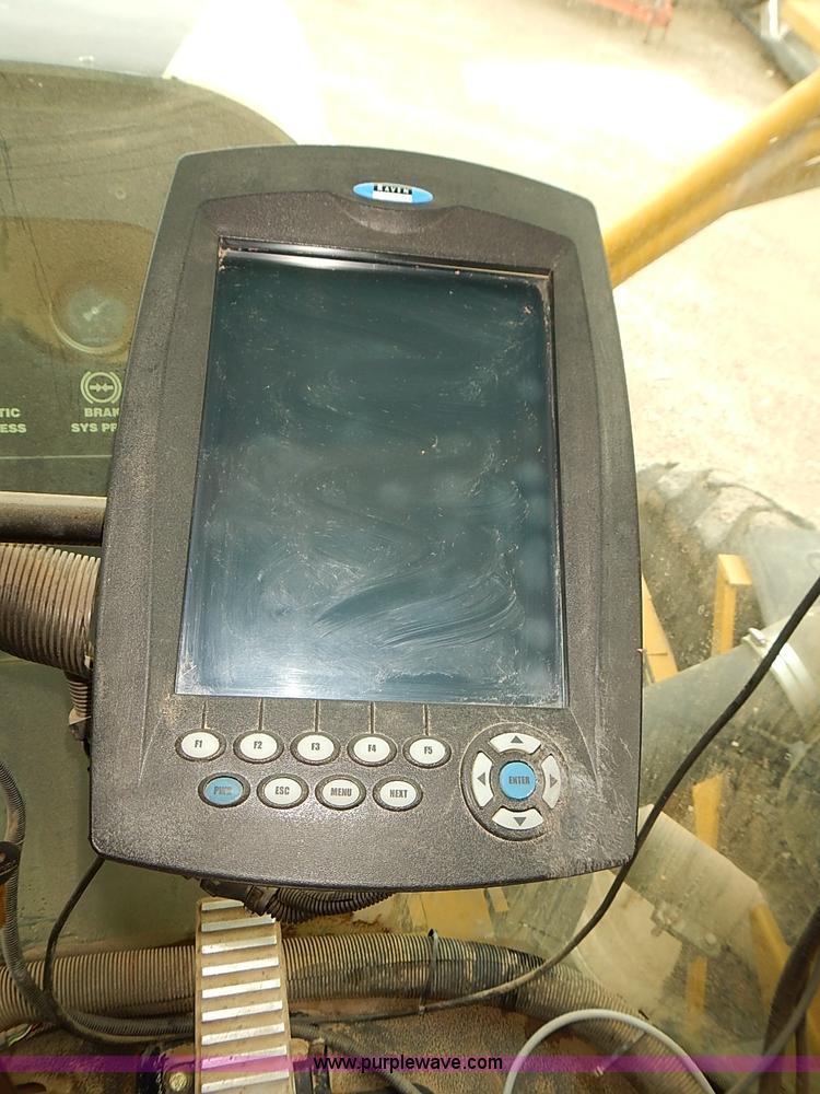 image for item J3077 2007 Ag-Chem RoGator 1074 self-propelled sprayer